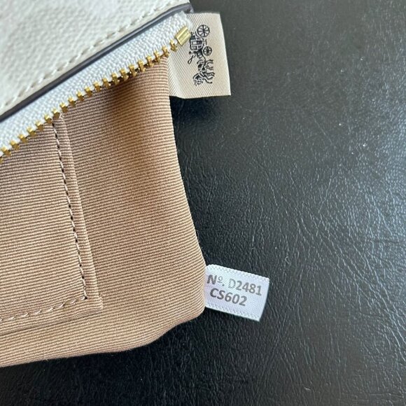 Coach Signature Corner Zip Wristlet Canvas Stripe Glacier White NWT $88 Retail - Picture 9 of 11